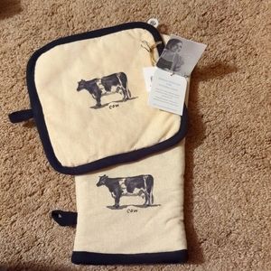 **SOLD** Anthropologie Oven Mitt and Potholder, Cow, Molly Hatch